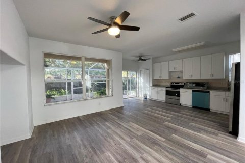 Casa en alquiler en Tampa, Florida, 4 dormitorios, 210.42 m2 № 1912308 - foto 8