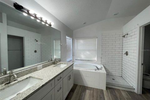 Casa en alquiler en Tampa, Florida, 4 dormitorios, 210.42 m2 № 1912308 - foto 19