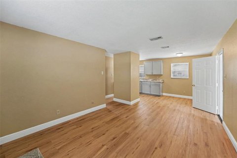 Casa en venta en Tampa, Florida, 4 dormitorios, 99.68 m2 № 2203271 - foto 7