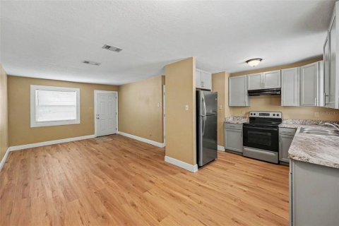 Casa en venta en Tampa, Florida, 4 dormitorios, 99.68 m2 № 2203271 - foto 8