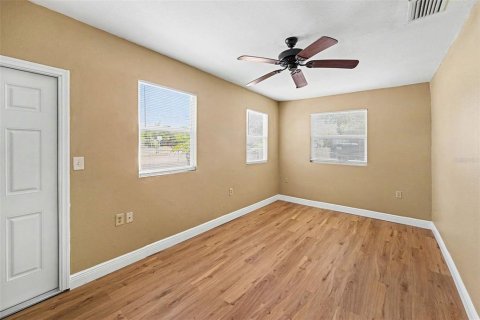 Casa en venta en Tampa, Florida, 4 dormitorios, 99.68 m2 № 2203271 - foto 14