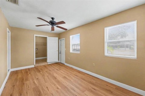 Casa en venta en Tampa, Florida, 4 dormitorios, 99.68 m2 № 2203271 - foto 13