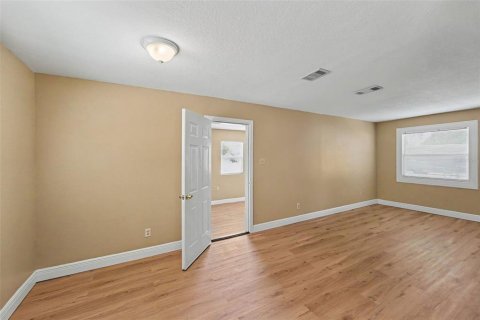 Casa en venta en Tampa, Florida, 4 dormitorios, 99.68 m2 № 2203271 - foto 11