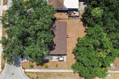 Casa en venta en Tampa, Florida, 4 dormitorios, 99.68 m2 № 2203271 - foto 27