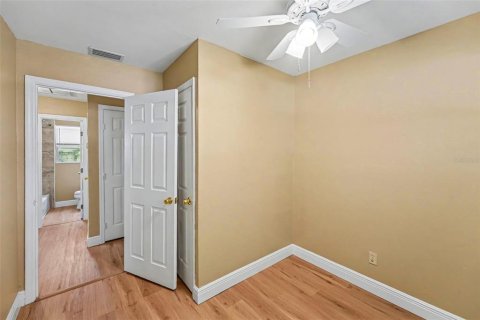 Casa en venta en Tampa, Florida, 4 dormitorios, 99.68 m2 № 2203271 - foto 19
