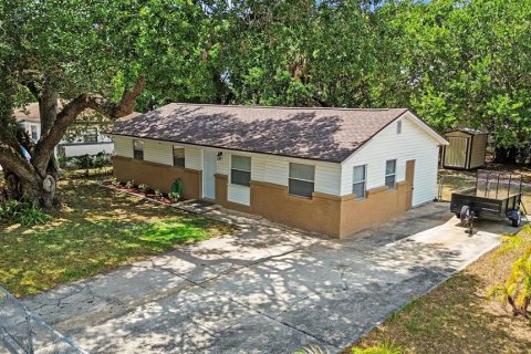 House in Tampa, Florida 4 bedrooms, 99.68 sq.m. № 2203271
