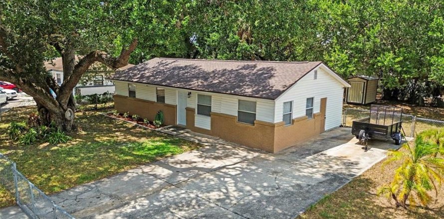 Casa en Tampa, Florida 4 dormitorios, 99.68 m2 № 2203271