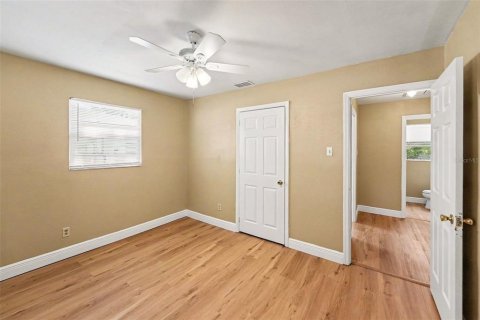 Casa en venta en Tampa, Florida, 4 dormitorios, 99.68 m2 № 2203271 - foto 15