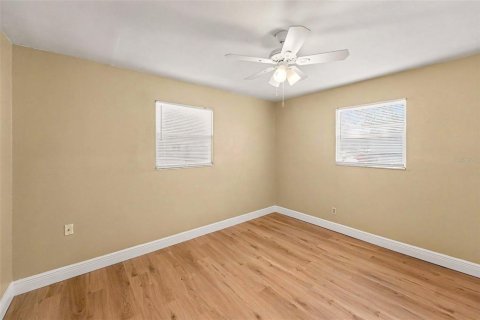 Casa en venta en Tampa, Florida, 4 dormitorios, 99.68 m2 № 2203271 - foto 16