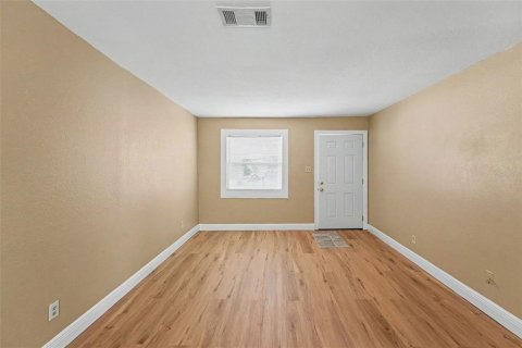 Casa en venta en Tampa, Florida, 4 dormitorios, 99.68 m2 № 2203271 - foto 5