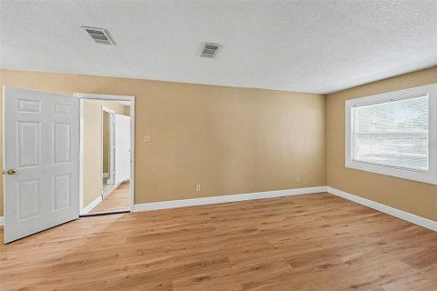 Casa en venta en Tampa, Florida, 4 dormitorios, 99.68 m2 № 2203271 - foto 12