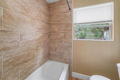 Casa en venta en Tampa, Florida, 4 dormitorios, 99.68 m2 № 2203271 - foto 22