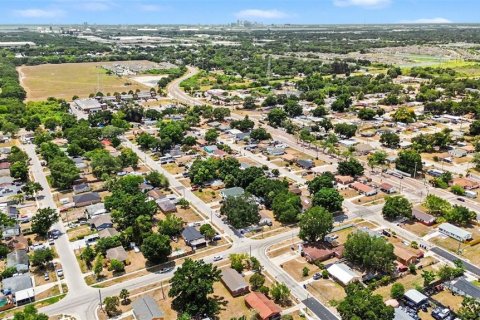 Casa en venta en Tampa, Florida, 4 dormitorios, 99.68 m2 № 2203271 - foto 28