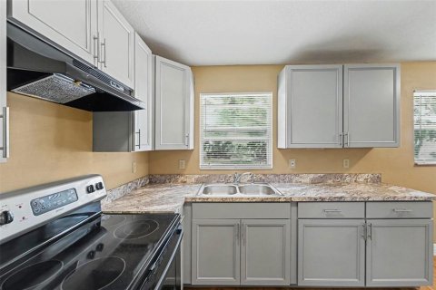 Casa en venta en Tampa, Florida, 4 dormitorios, 99.68 m2 № 2203271 - foto 9