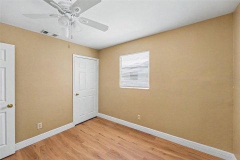 Casa en venta en Tampa, Florida, 4 dormitorios, 99.68 m2 № 2203271 - foto 18