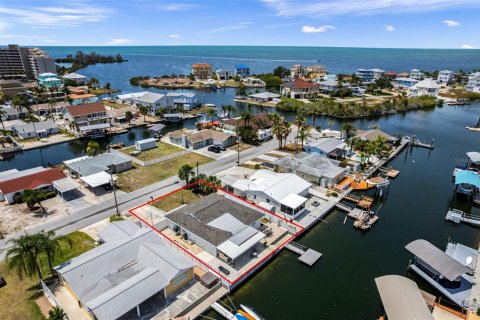 House in Hudson, Florida 4 bedrooms, 148.55 sq.m. № 2131691