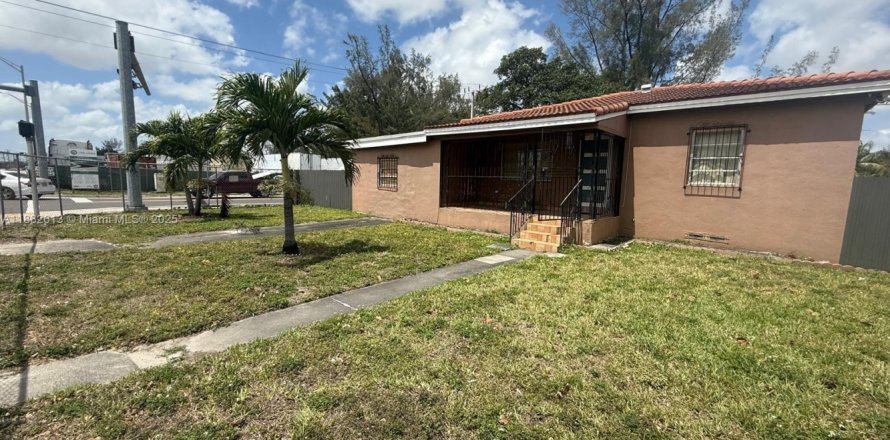 Casa en Opa-locka, Florida 4 dormitorios, 132.66 m2 № 1978044