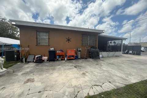 Casa en venta en Opa-locka, Florida, 4 dormitorios, 132.66 m2 № 1978044 - foto 11