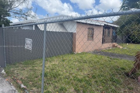 Casa en venta en Opa-locka, Florida, 4 dormitorios, 132.66 m2 № 1978044 - foto 12