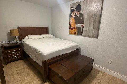 Casa en venta en Opa-locka, Florida, 4 dormitorios, 132.66 m2 № 1978044 - foto 4