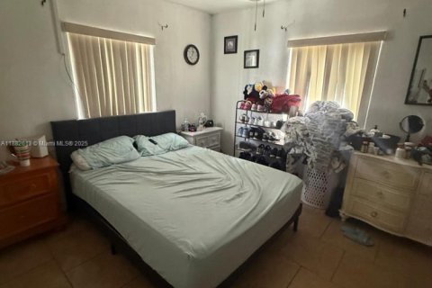 Casa en venta en Opa-locka, Florida, 4 dormitorios, 132.66 m2 № 1978044 - foto 8