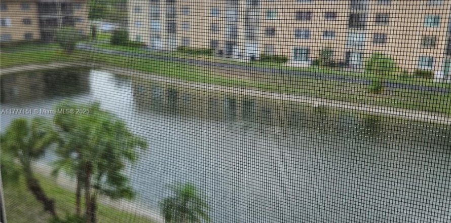 Condo in Lauderhill, Florida, 2 bedrooms  № 1861792