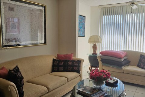 Condo in Lauderhill, Florida, 2 bedrooms  № 1861792 - photo 20