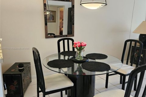 Condo in Lauderhill, Florida, 2 bedrooms  № 1861792 - photo 6
