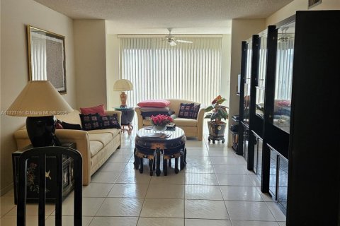 Condo in Lauderhill, Florida, 2 bedrooms  № 1861792 - photo 7
