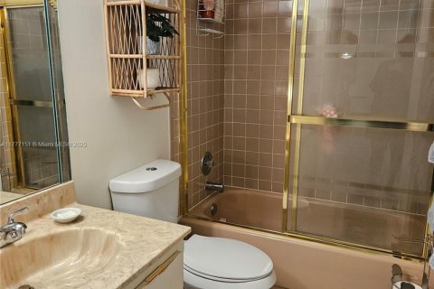 Condo in Lauderhill, Florida, 2 bedrooms  № 1861792 - photo 13