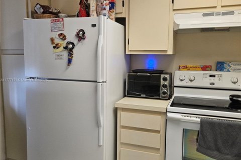 Condo in Lauderhill, Florida, 2 bedrooms  № 1861792 - photo 4