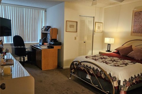 Condo in Lauderhill, Florida, 2 bedrooms  № 1861792 - photo 9