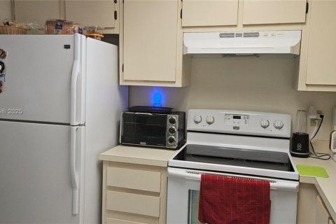 Condo in Lauderhill, Florida, 2 bedrooms  № 1861792 - photo 21