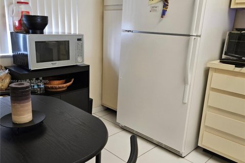 Condo in Lauderhill, Florida, 2 bedrooms  № 1861792 - photo 3