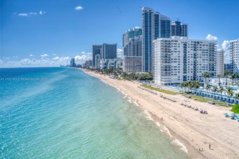 Снять в аренду кондоминиум в Холливуд, Флорида 2 спальни, 173.54м2, № 2035793 - фото 29