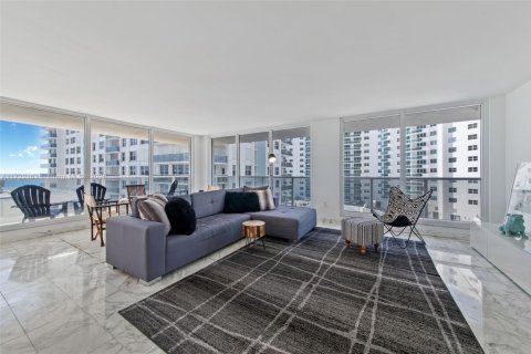 Снять в аренду кондоминиум в Холливуд, Флорида 2 спальни, 173.54м2, № 2035793 - фото 14