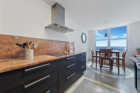 Снять в аренду кондоминиум в Холливуд, Флорида 2 спальни, 173.54м2, № 2035793 - фото 8