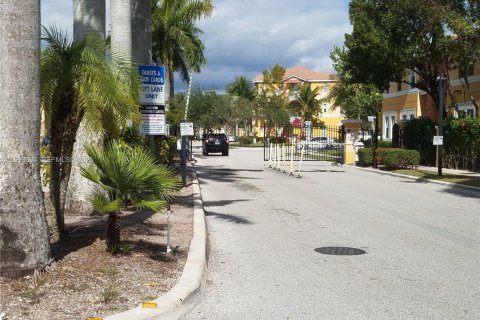 Townhouse in Royal Palm Beach, Florida 3 bedrooms, 179.49 sq.m. № 1991970 - photo 18