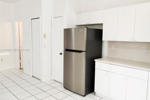 Townhouse in Royal Palm Beach, Florida 3 bedrooms, 179.49 sq.m. № 1991970 - photo 16