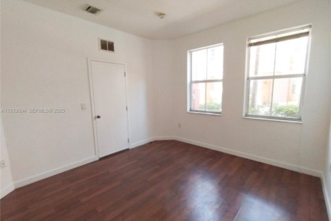 Townhouse in Royal Palm Beach, Florida 3 bedrooms, 179.49 sq.m. № 1991970 - photo 14