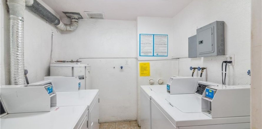 Condo in Hallandale Beach, Florida, 2 bedrooms  № 844184