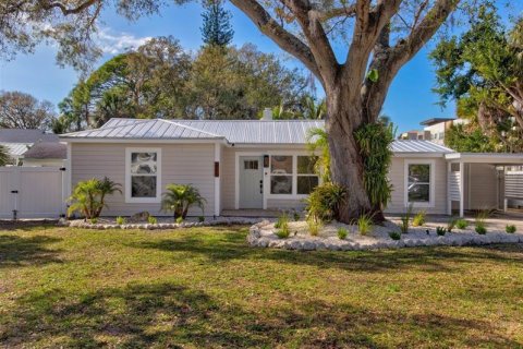 Casa en alquiler en Sarasota, Florida, 4 dormitorios, 144 m2 № 301859 - foto 1