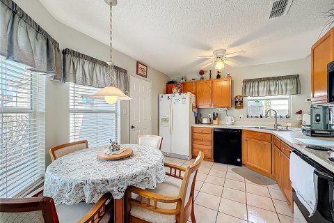 Villa ou maison à vendre à Leesburg, Floride: 2 chambres, 119.75 m2 № 2148640 - photo 6