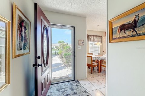 Villa ou maison à vendre à Leesburg, Floride: 2 chambres, 119.75 m2 № 2148640 - photo 4