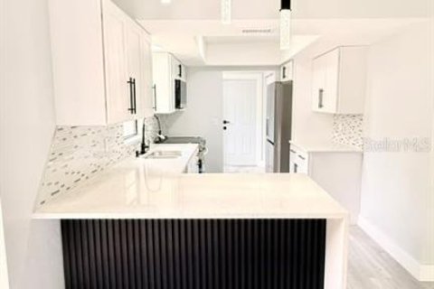 Villa ou maison à vendre à Brandon, Floride: 4 chambres, 159.7 m2 № 2401149 - photo 13