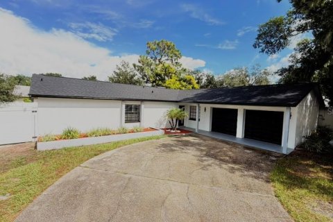 Villa ou maison à Brandon, Floride 4 chambres, 159.7 m2 № 2401149