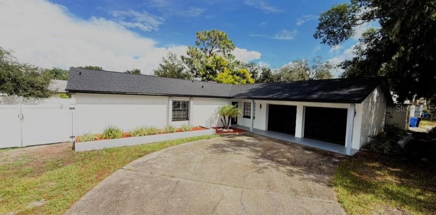 Villa ou maison à Brandon, Floride 4 chambres, 159.7 m2 № 2401149