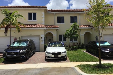 Touwnhouse à louer à North Lauderdale, Floride: 3 chambres, 144.18 m2 № 1216102 - photo 1