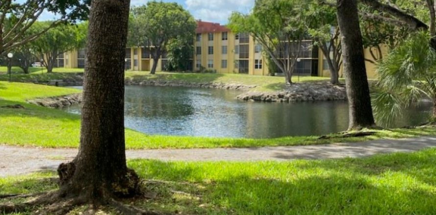 Condo in Miramar, Florida, 2 bedrooms № 1217454