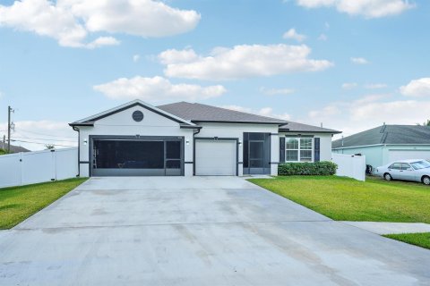 Villa ou maison à vendre à Port St. Lucie, Floride: 4 chambres, 191.94 m2 № 2083079 - photo 11